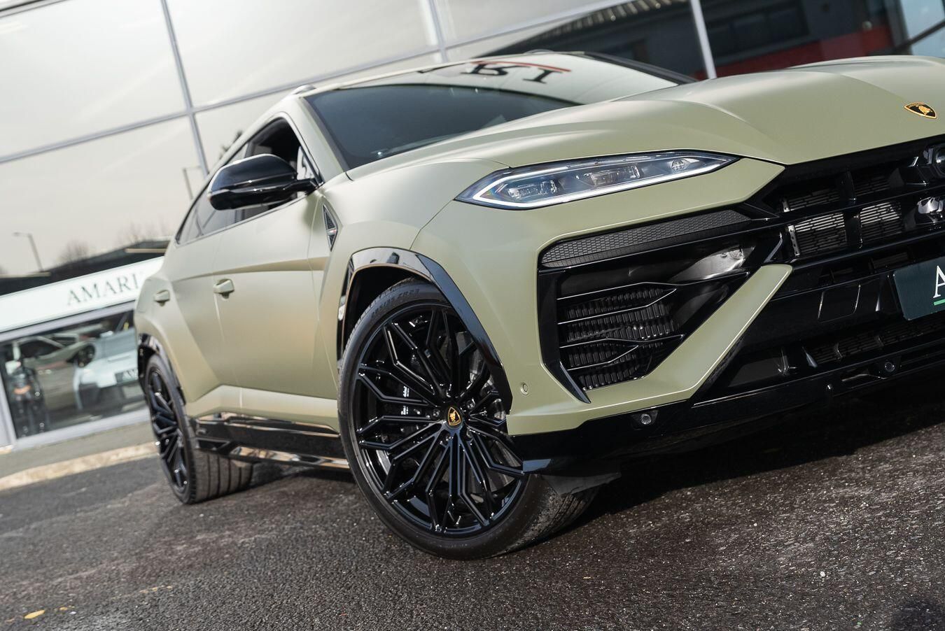 LAMBORGHINI URUS ESTATE 4.0T 25.9kWh Plug-in Hybrid FSI V8 5dr Auto for sale UK - Slide 6