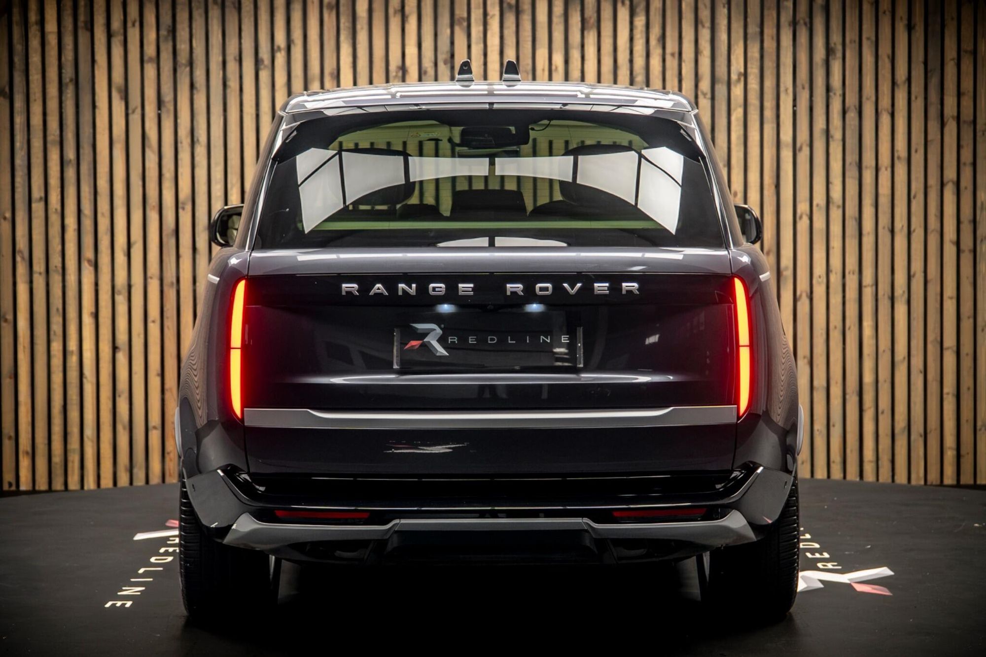 LAND ROVER RANGE ROVER ESTATE 4.4 P530 V8 Autobiography 4dr Auto for sale UK - Slide 6