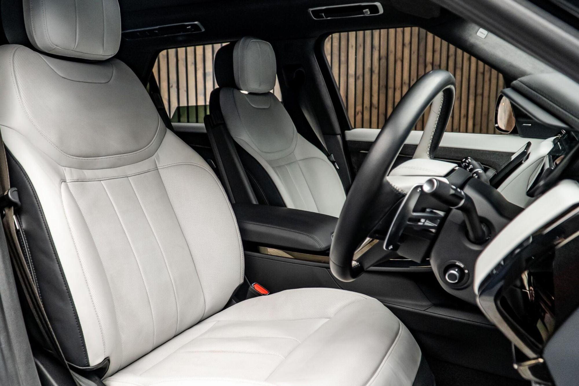 LAND ROVER RANGE ROVER SPORT DIESEL ESTATE 3.0 D350 First Edition 5dr Auto for sale UK - Slide 2