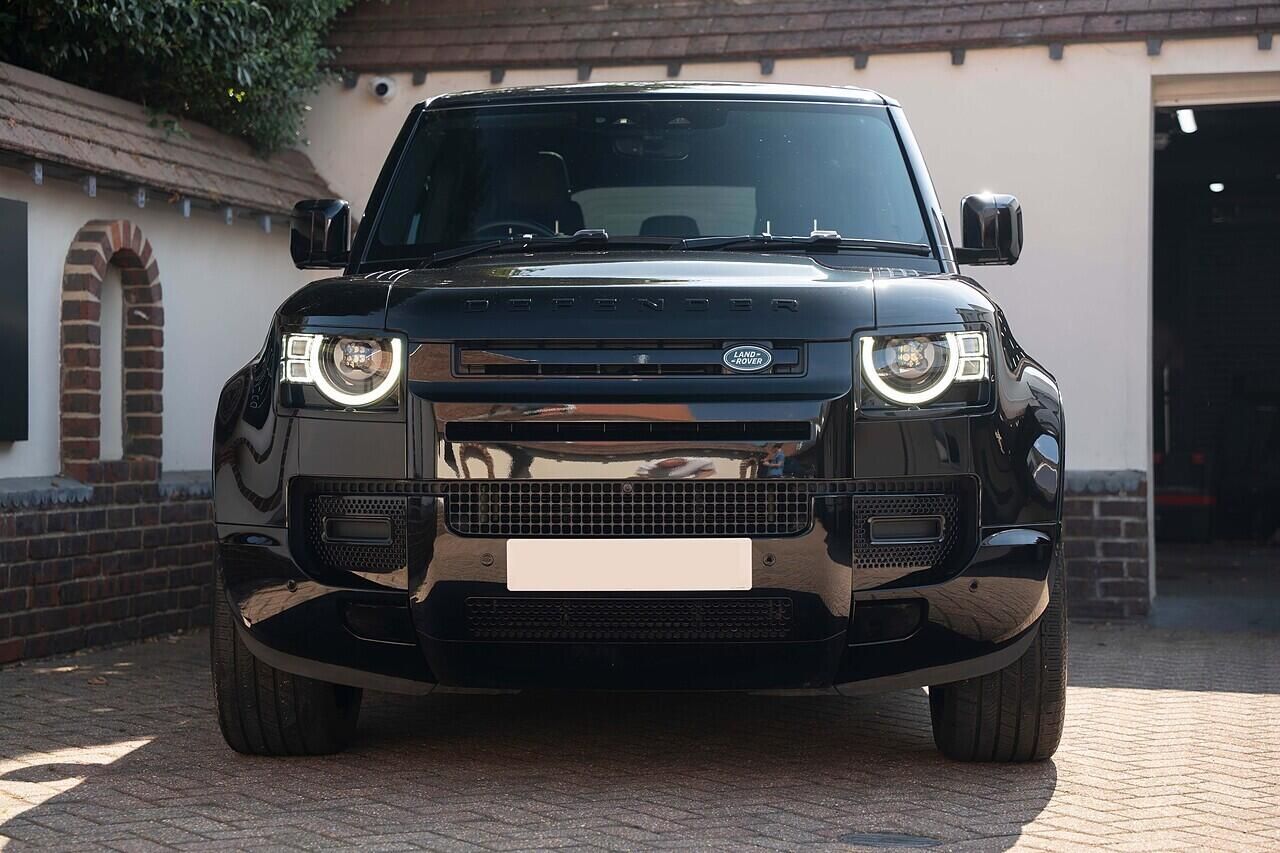 LAND ROVER DEFENDER DIESEL ESTATE 3.0 D250 X-Dynamic SE 110 5dr Auto for sale UK - Slide 2