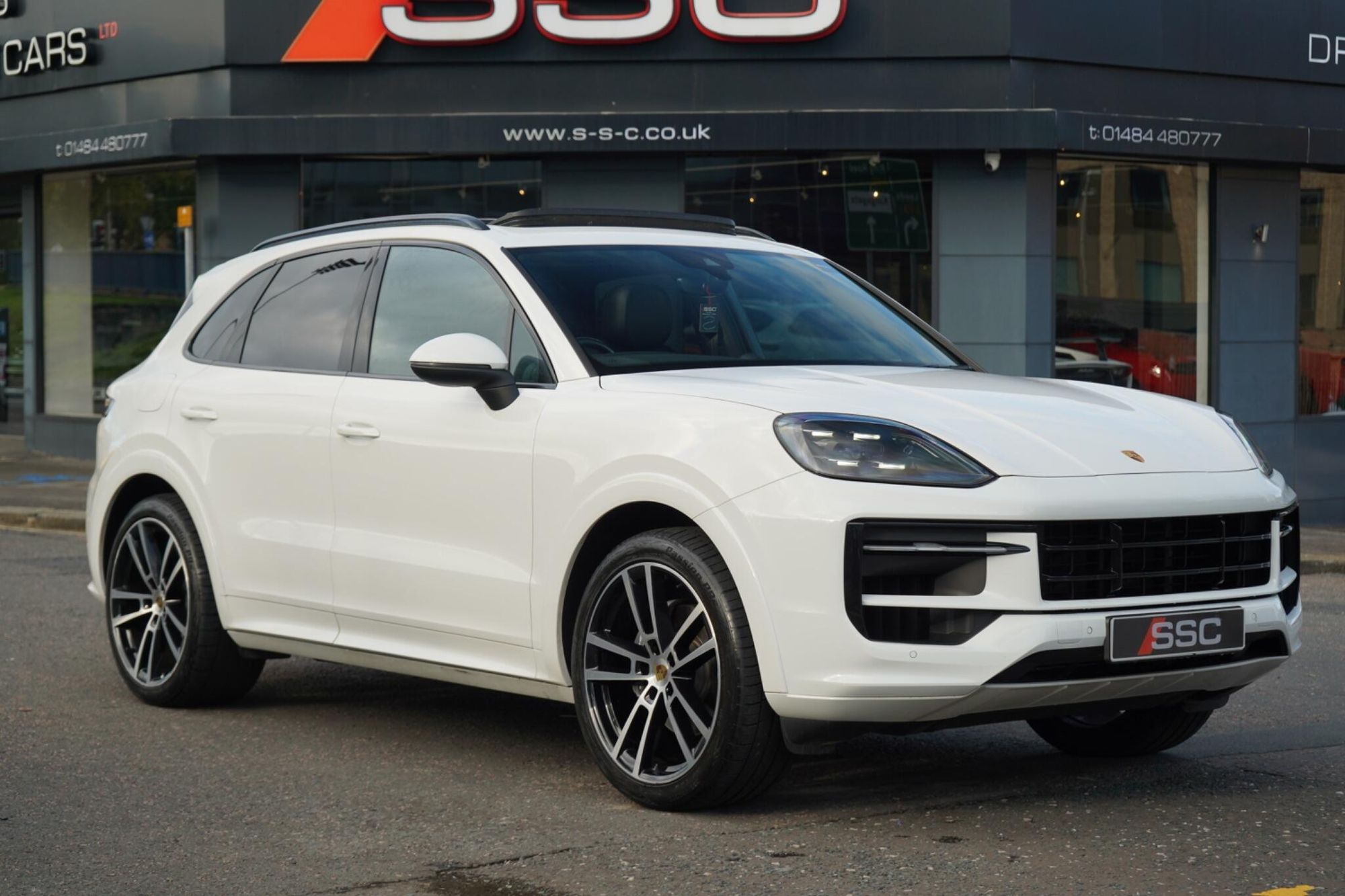 Porsche Cayenne 3.0 V6 Black Edition Tiptronic S 5 Door Auto for sale UK - Slide 4