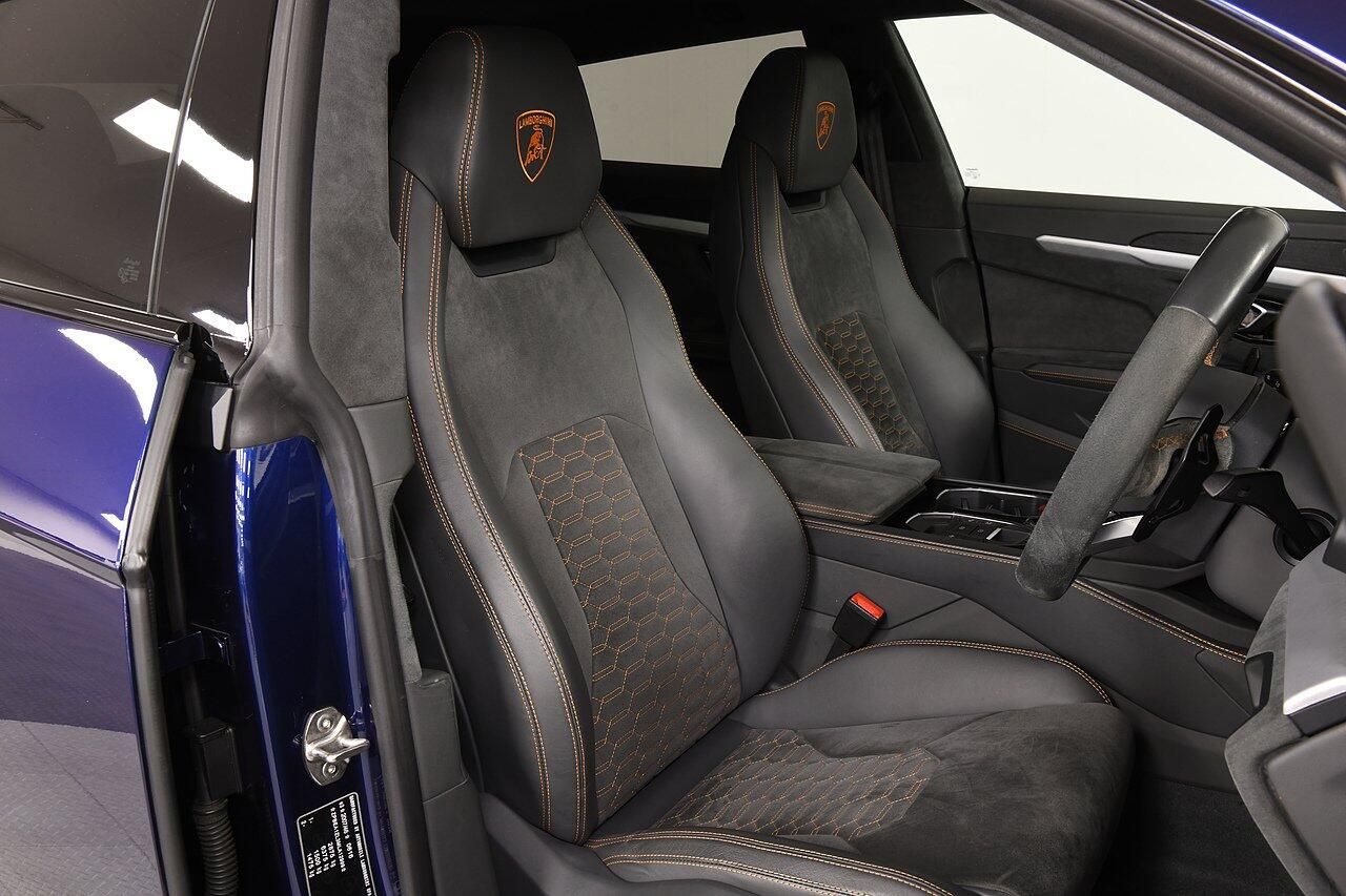LAMBORGHINI URUS ESTATE 4.0T FSI V8 5dr Auto for sale UK - Slide 8