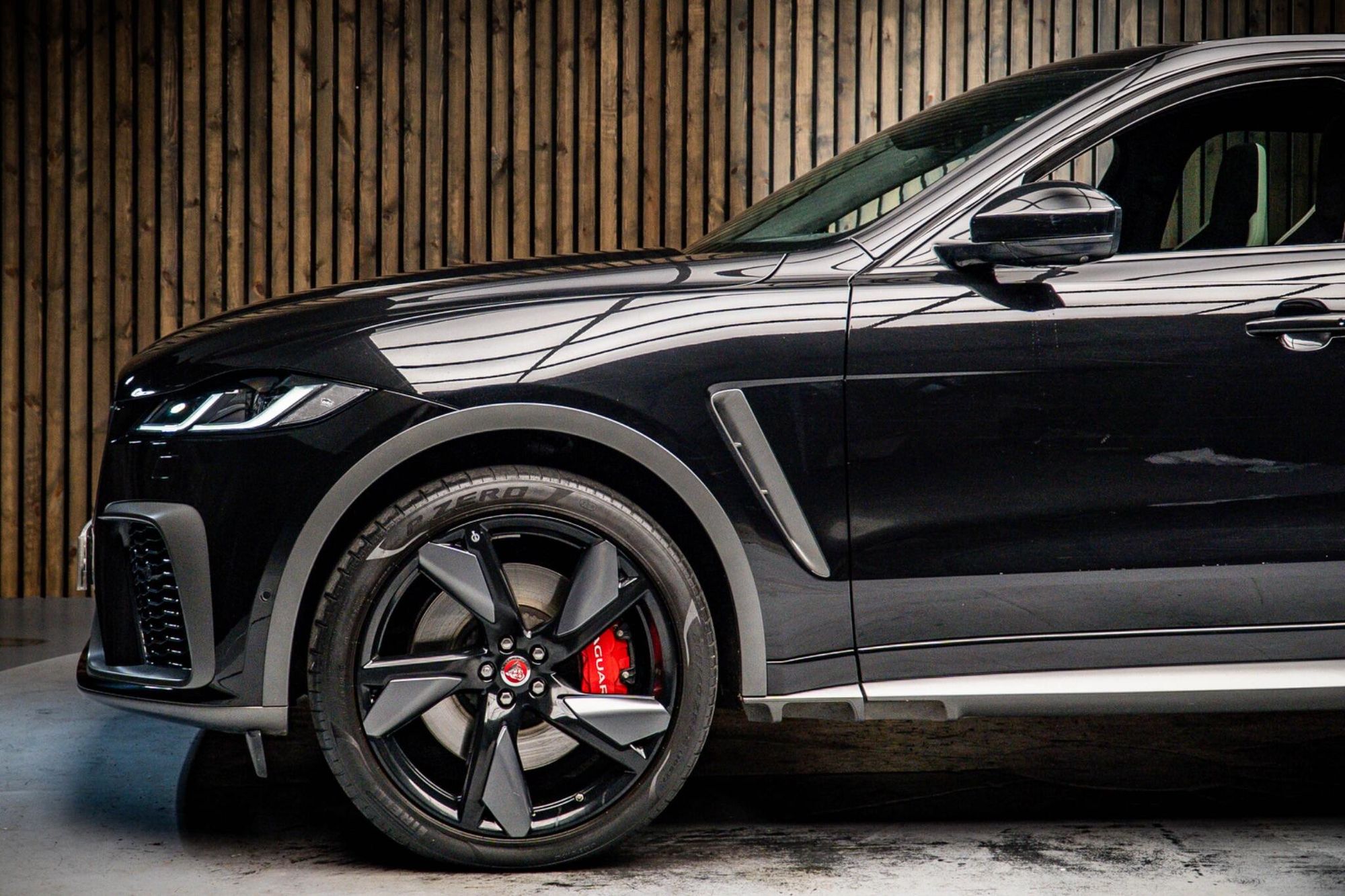 JAGUAR F-PACE ESTATE 5.0 V8 550 SVR 5dr Auto AWD for sale UK - Slide 9