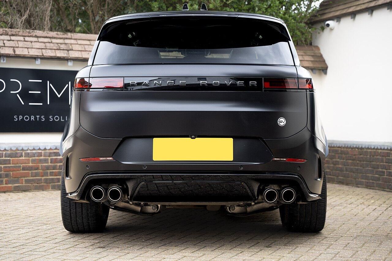 LAND ROVER RANGE ROVER SPORT ESTATE SPECIAL EDITIONS 4.4 P635 V8 SV Edition One 5dr Auto [Gloss] for sale UK - Slide 4