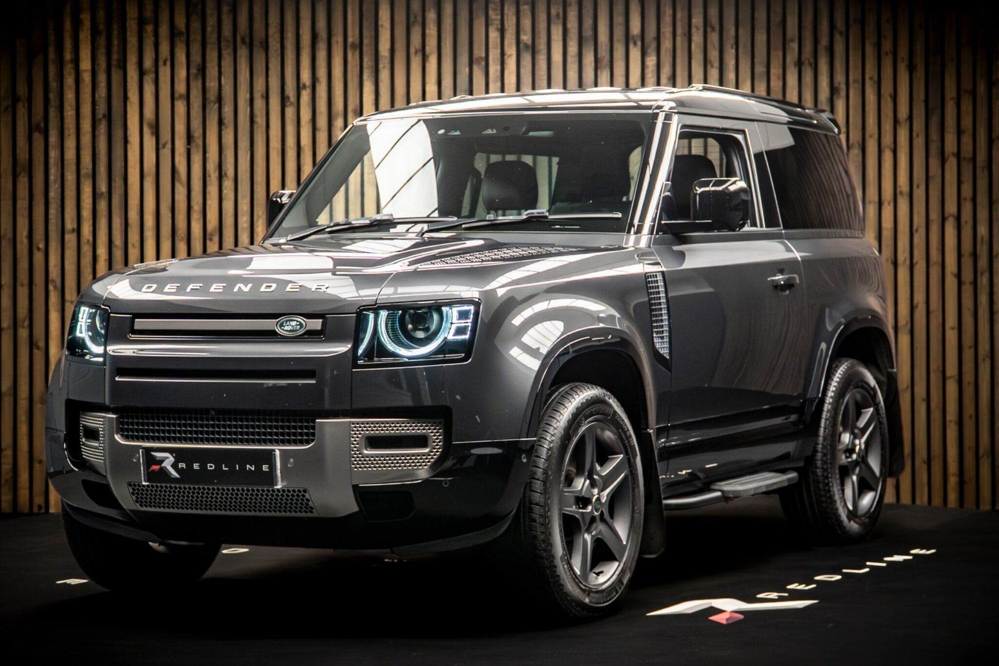 LAND ROVER DEFENDER DIESEL ESTATE 3.0 D350 X-Dynamic SE 90 3dr Auto for sale UK - Slide 8