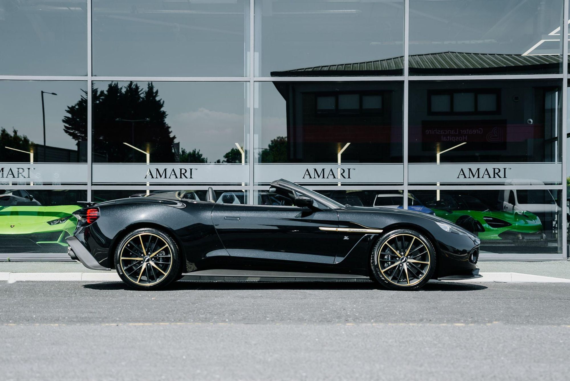 ASTON MARTIN VANQUISH CONVERTIBLE V12 Zegato Volante 2dr Auto for sale UK - Slide 3