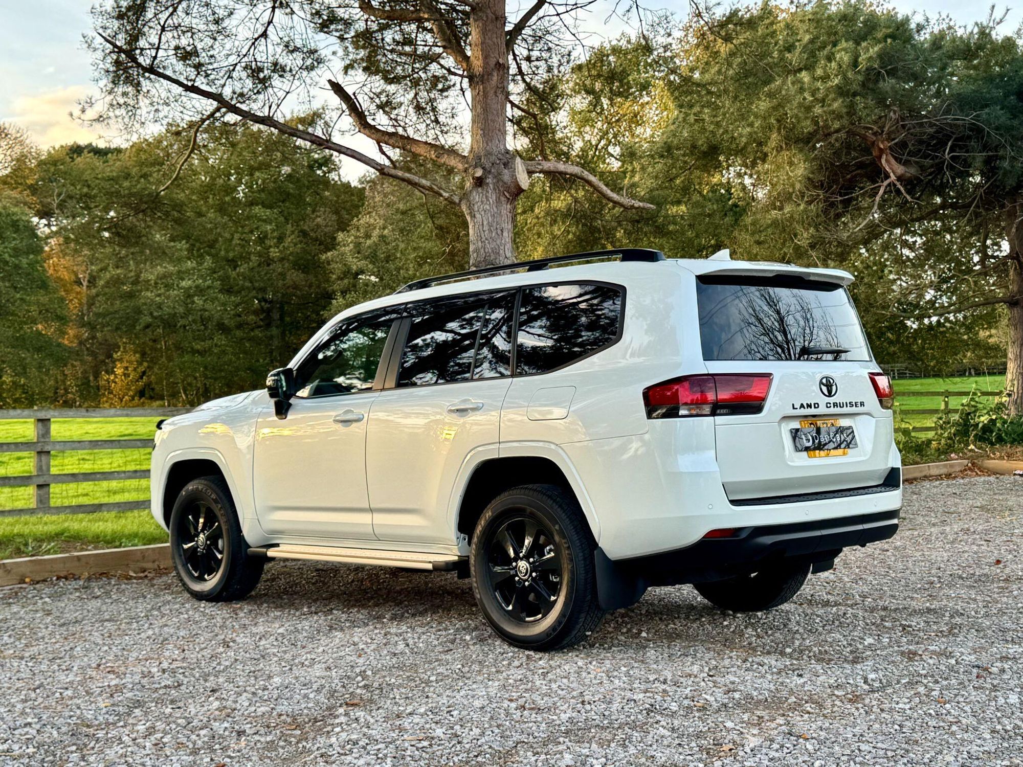 TOYOTA LAND CRUISER DIESEL ESTATE GX Amazon TD 5dr for sale UK - Slide 5