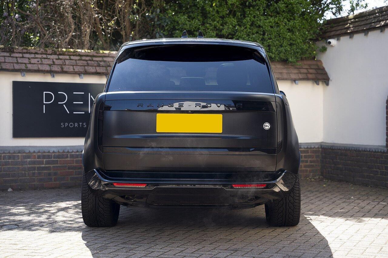 LAND ROVER RANGE ROVER ESTATE 4.4 P615 V8 SV 4dr Auto for sale UK - Slide 5