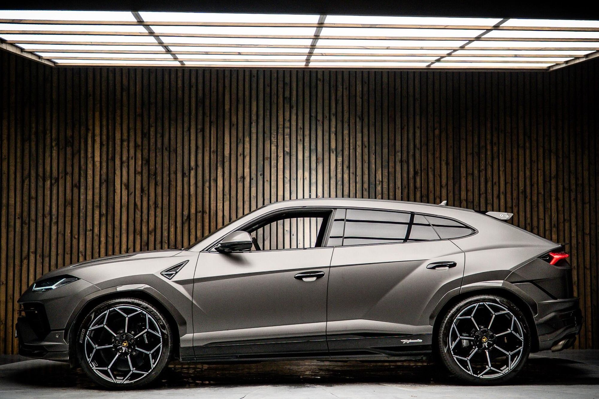 LAMBORGHINI URUS ESTATE 4.0T FSI V8 Performante 5dr Auto for sale UK - Slide 7