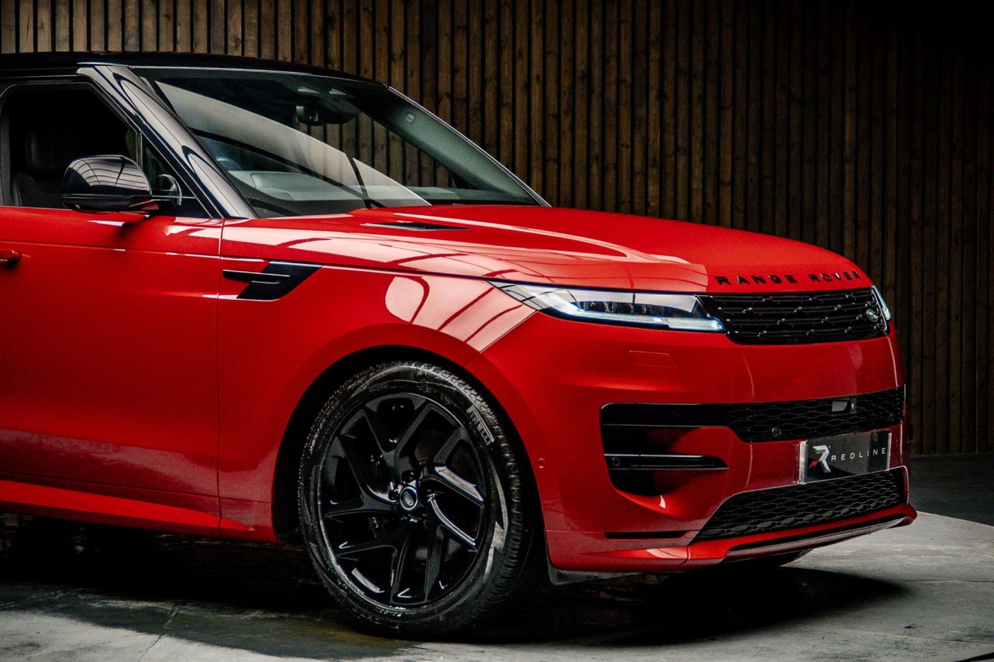 LAND ROVER RANGE ROVER SPORT DIESEL ESTATE 3.0 D300 Dynamic SE 5dr Auto for sale UK - Slide 10