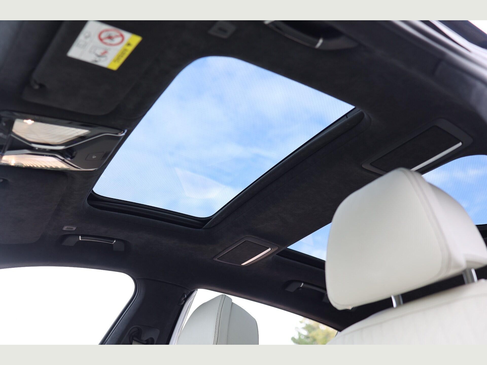 BMW 7 SERIES SALOON M760Li xDrive V12 4dr Auto for sale UK - Slide 3