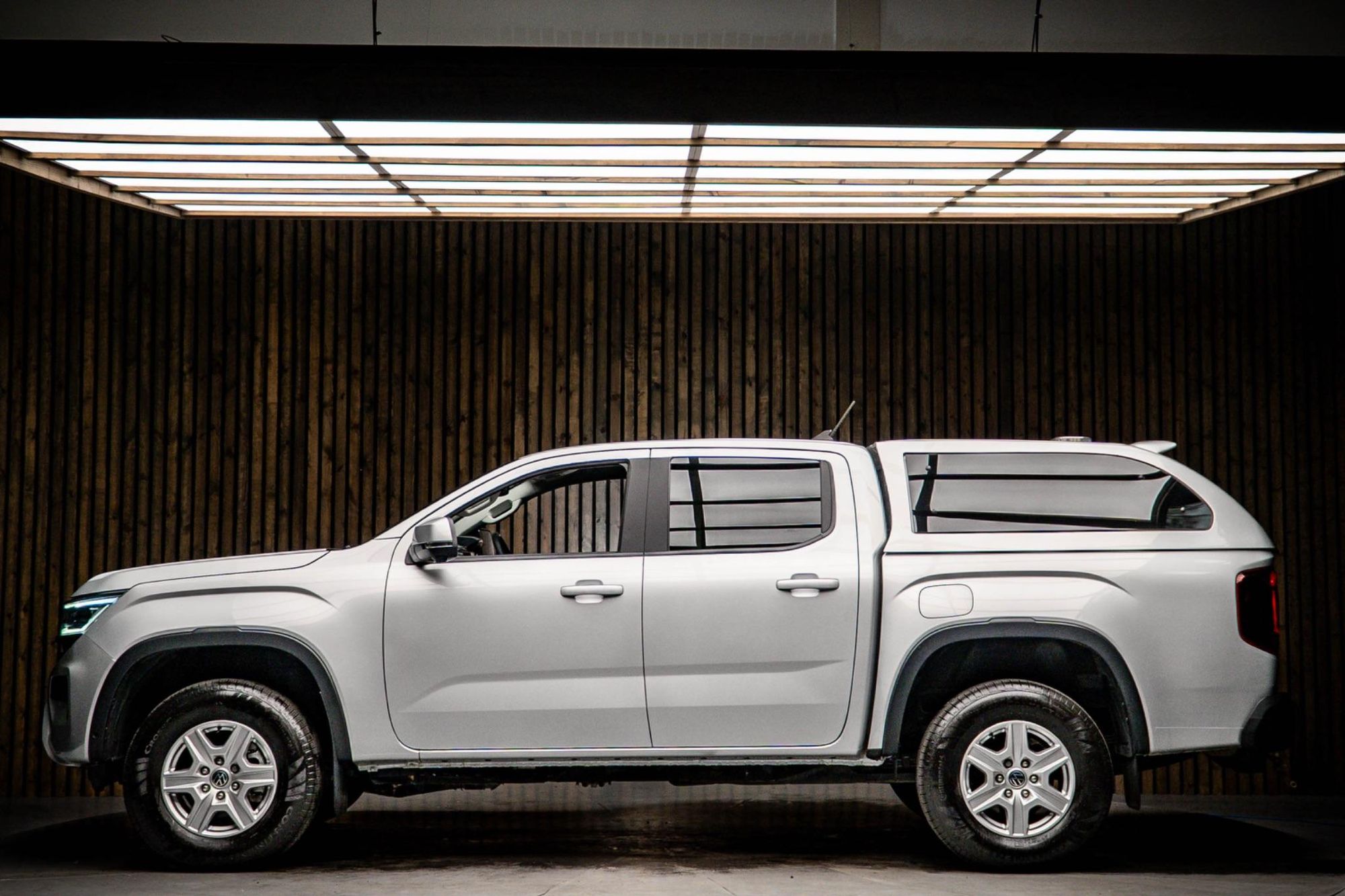 VOLKSWAGEN AMAROK DIESEL D/Cab Pick Up Life 2.0 TDI 205 4MOTION Auto for sale UK - Slide 7