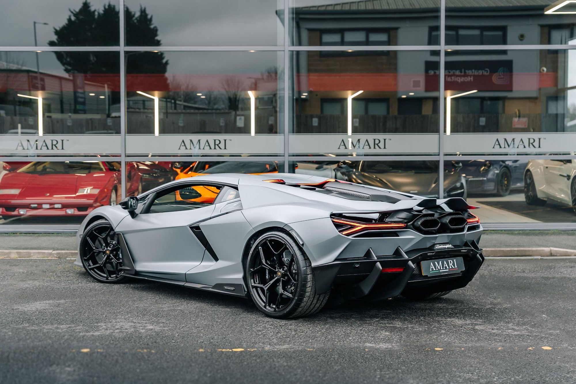 LAMBORGHINI REVUELTO COUPE 6.5 V12 1015 PHEV 2dr DCT for sale UK - Slide 3