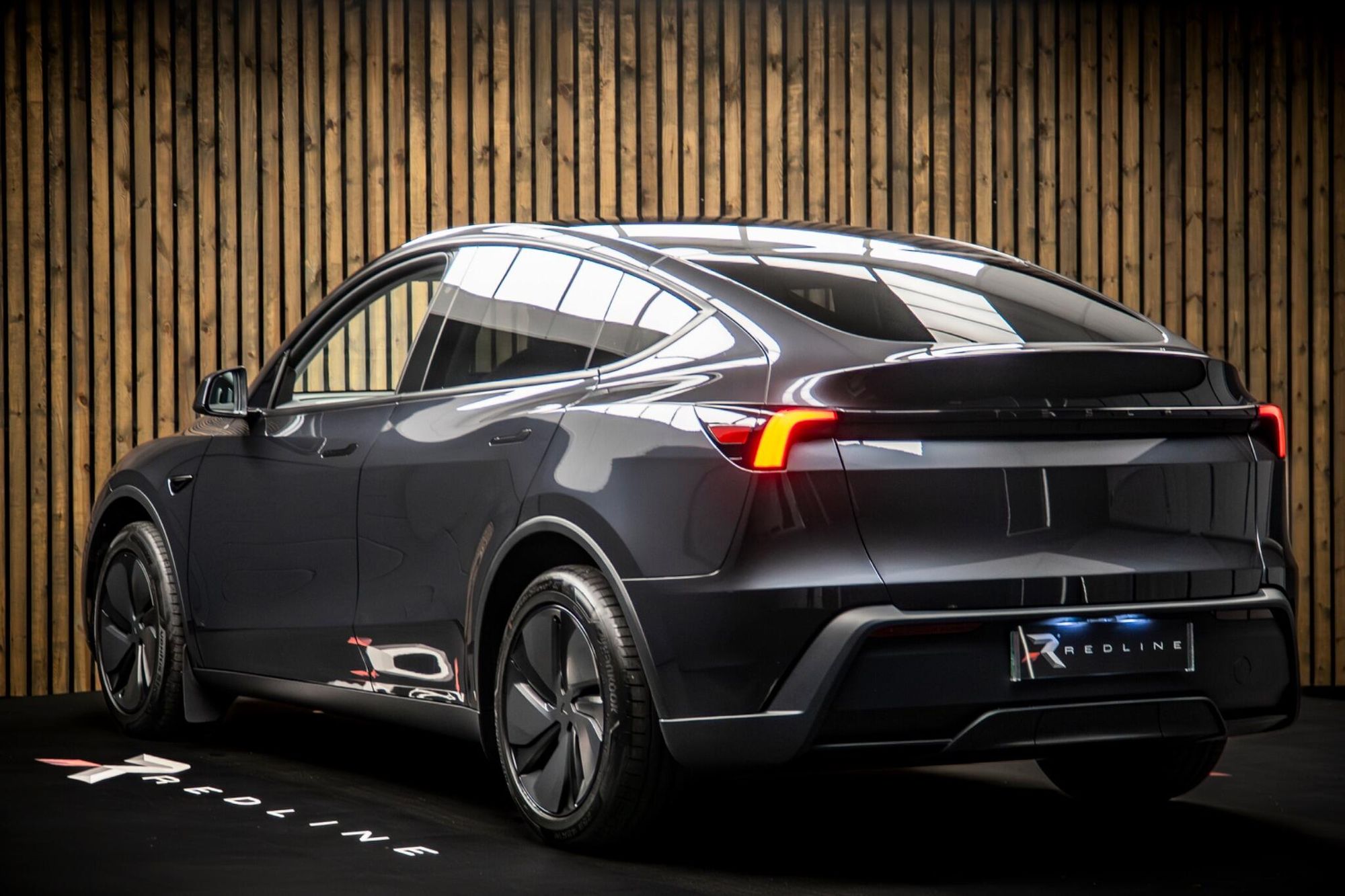 TESLA MODEL Y HATCHBACK Standard Range RWD 5dr Auto for sale UK - Slide 3
