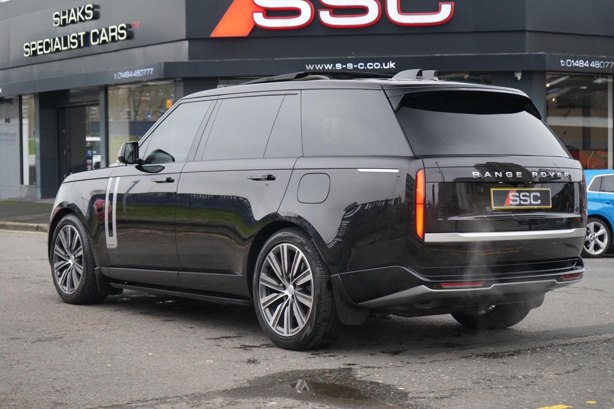 LAND ROVER RANGE ROVER ESTATE 3.0 P460e Autobiography LWB 4dr Auto for sale UK - Slide 2