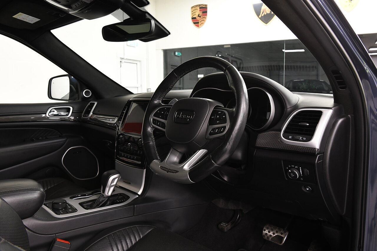 JEEP GRAND CHEROKEE SW SPECIAL EDITION 6.2 V8 HEMI Supercharged Trackhawk 5dr Auto for sale UK - Slide 4