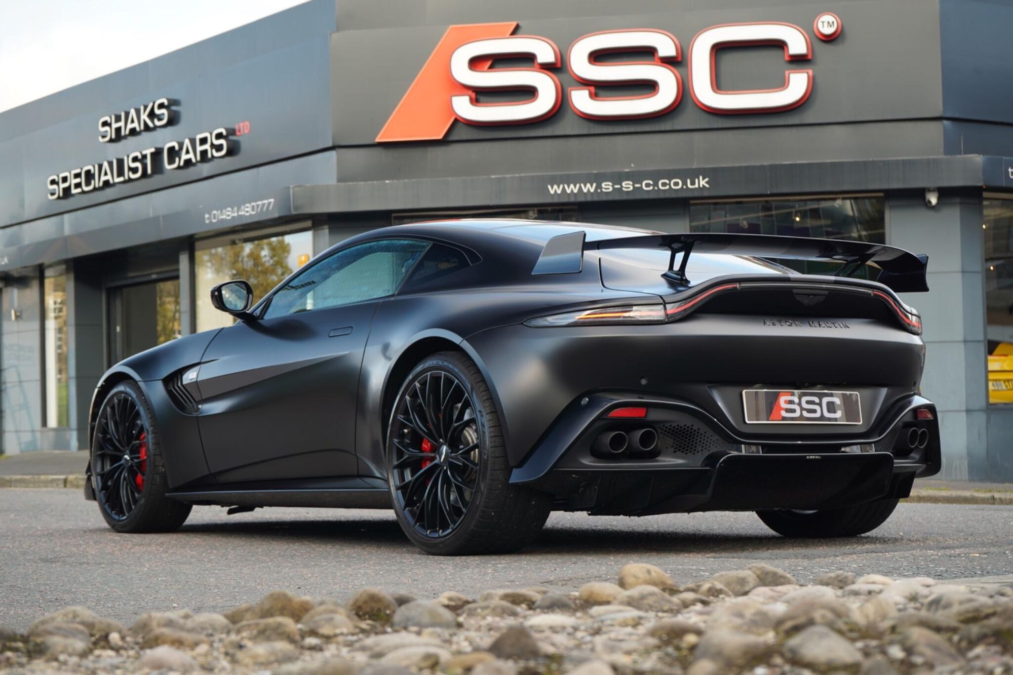 ASTON MARTIN VANTAGE V8 COUPE SPECIAL EDITIONS F1 Edition 2dr ZF 8 Speed Auto for sale UK - Slide 2