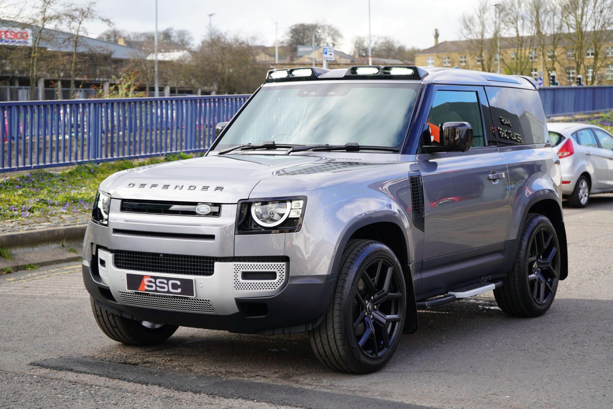 Land Rover Defender 90 Hard Top 3.0 D250 Mhev S 2Seat Diesel 3 Door Auto for sale UK - Slide 6