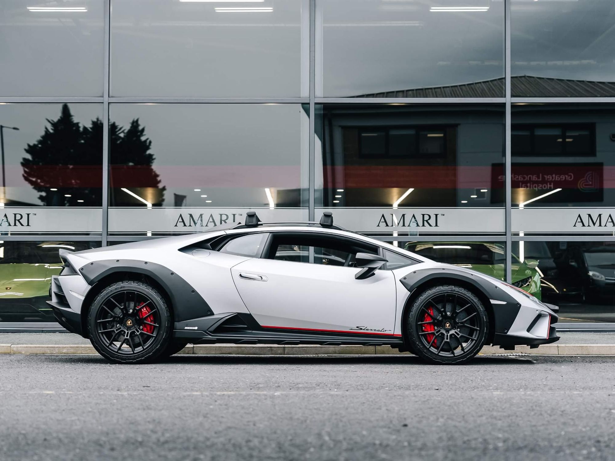 LAMBORGHINI HURACAN EVO COUPE 5.2 V10 610 Sterrato 2dr Auto AWD for sale UK - Slide 2