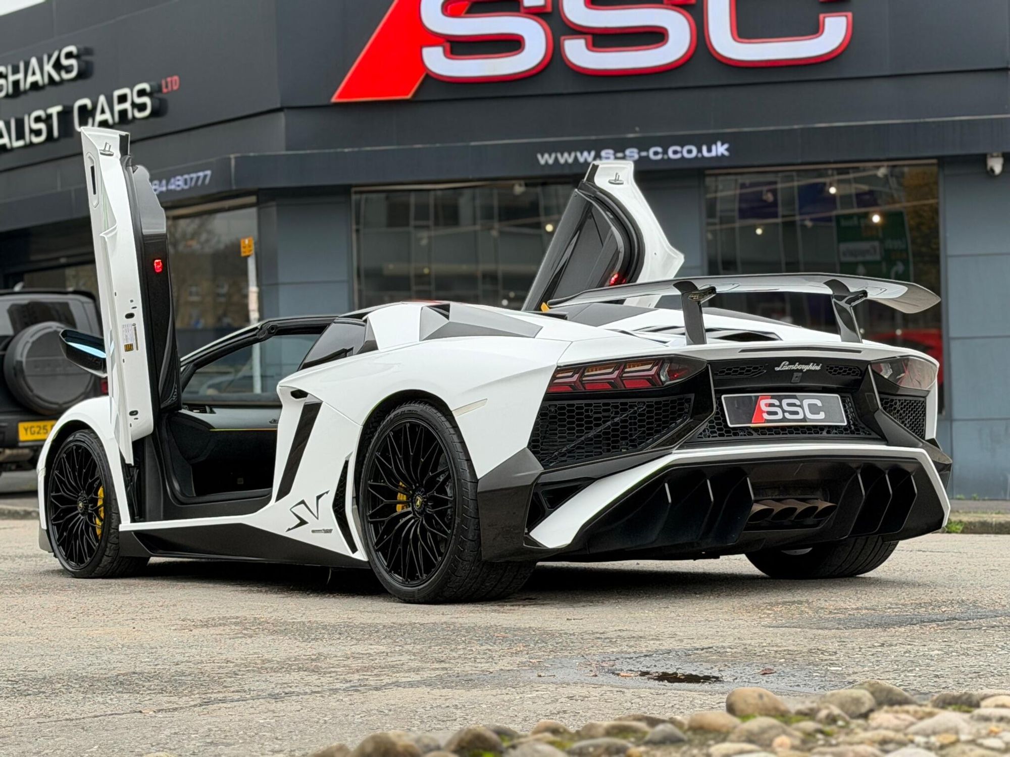 LAMBORGHINI AVENTADOR ROADSTER LP 750-4 Superveloce 2dr ISR for sale UK - Slide 2