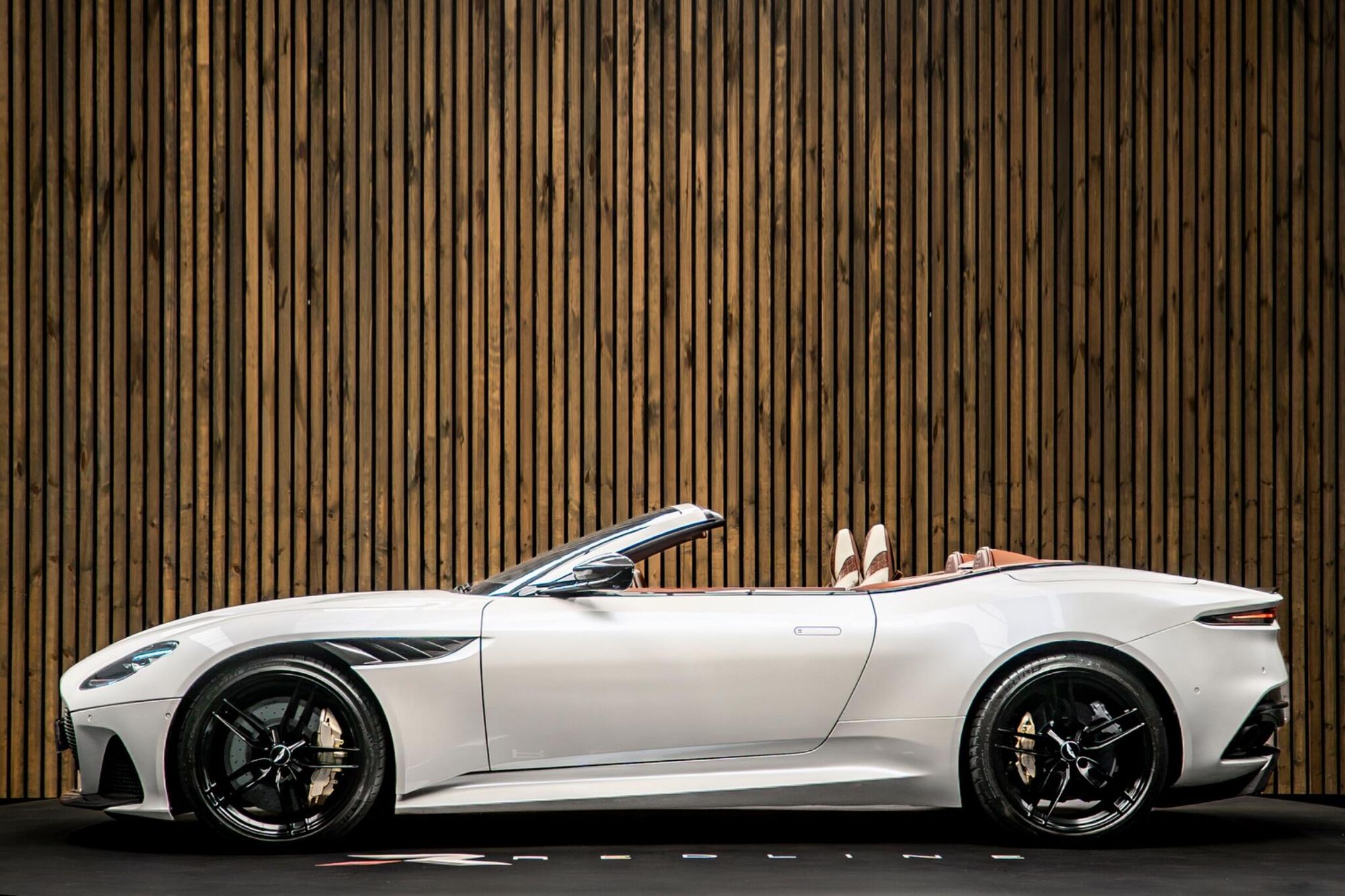 ASTON MARTIN DBS CONVERTIBLE V12 Superleggera 2dr Volante Touchtronic Auto for sale UK - Slide 7