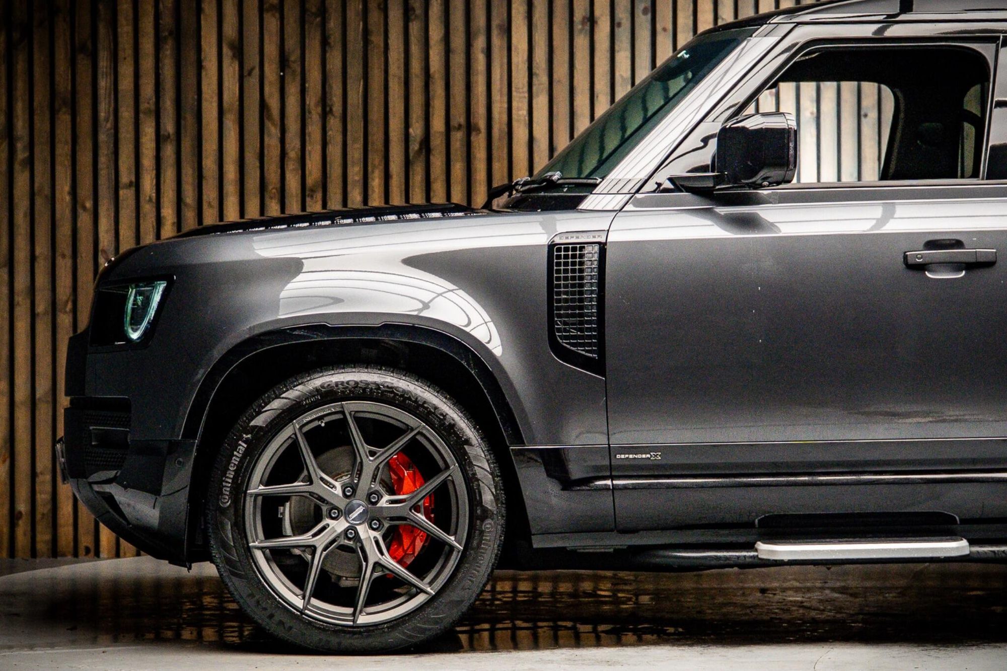 LAND ROVER DEFENDER ESTATE 2.0 P400e X 110 5dr Auto for sale UK - Slide 9