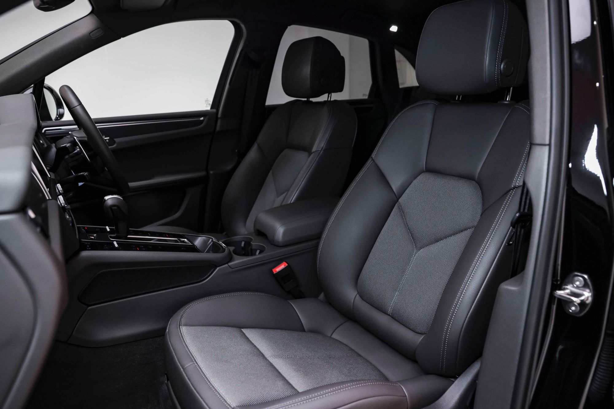 PORSCHE MACAN ESTATE 5dr PDK for sale UK - Slide 3