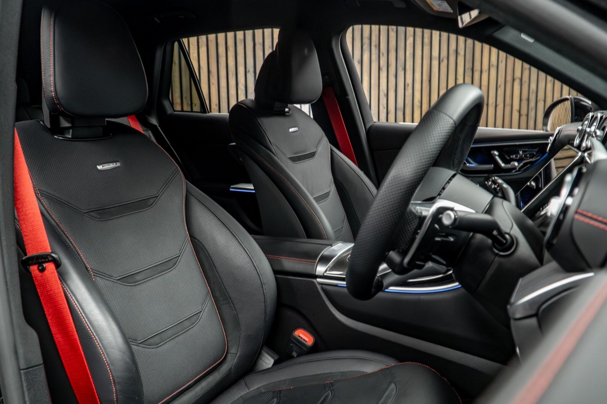 MERCEDES-BENZ GLC ESTATE GLC 300 4Matic AMG Line Premium Plus 5dr 9G-Tronic for sale UK - Slide 2