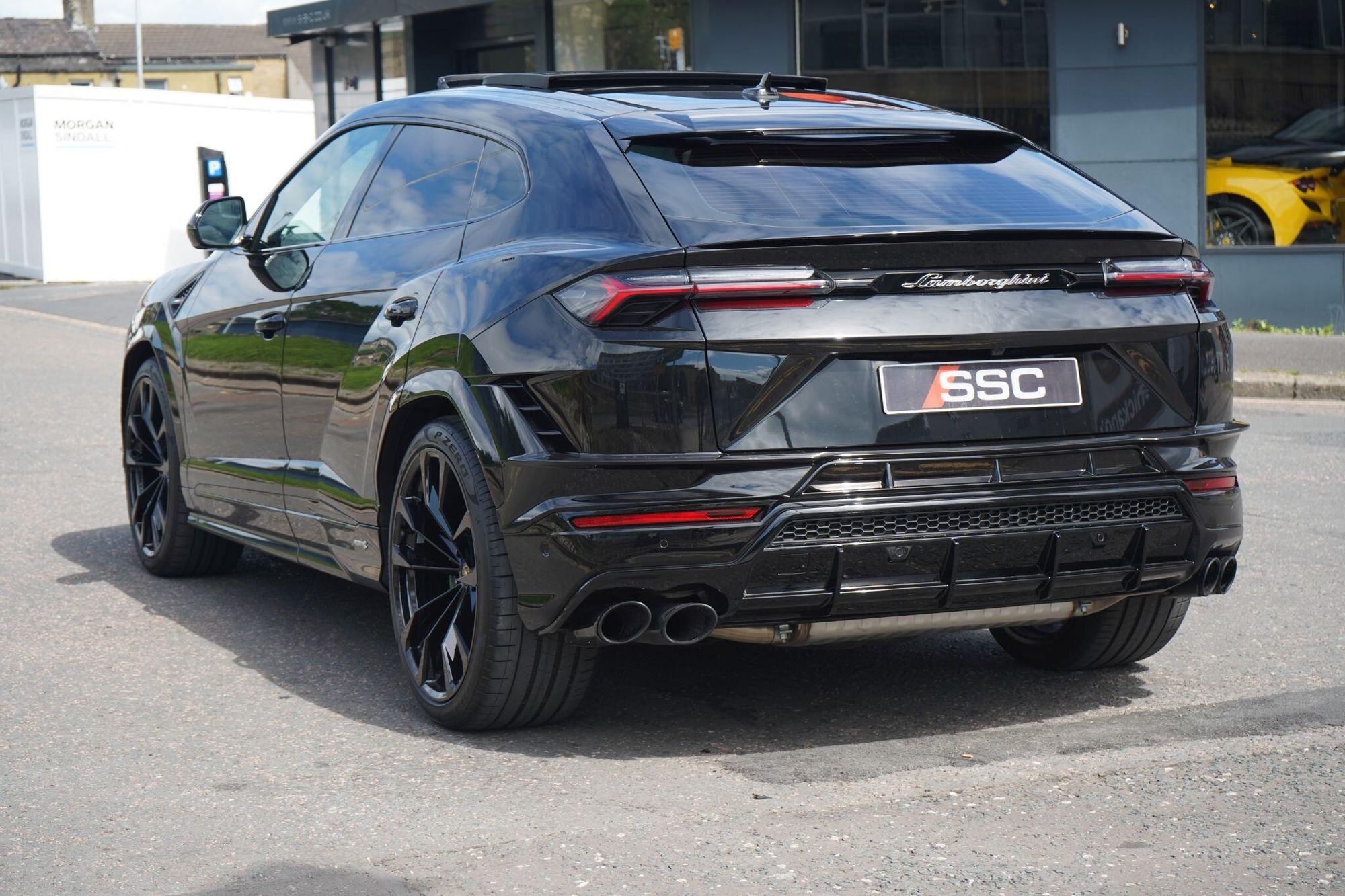 LAMBORGHINI URUS ESTATE 4.0T FSI V8 S 5dr Auto for sale UK - Slide 10