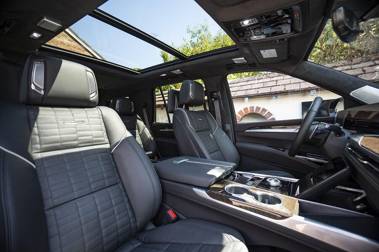 CADILLAC ESCALADE STATION WAGON 6.2 V8 Sport Platinum 5dr Auto for sale UK - Slide 9