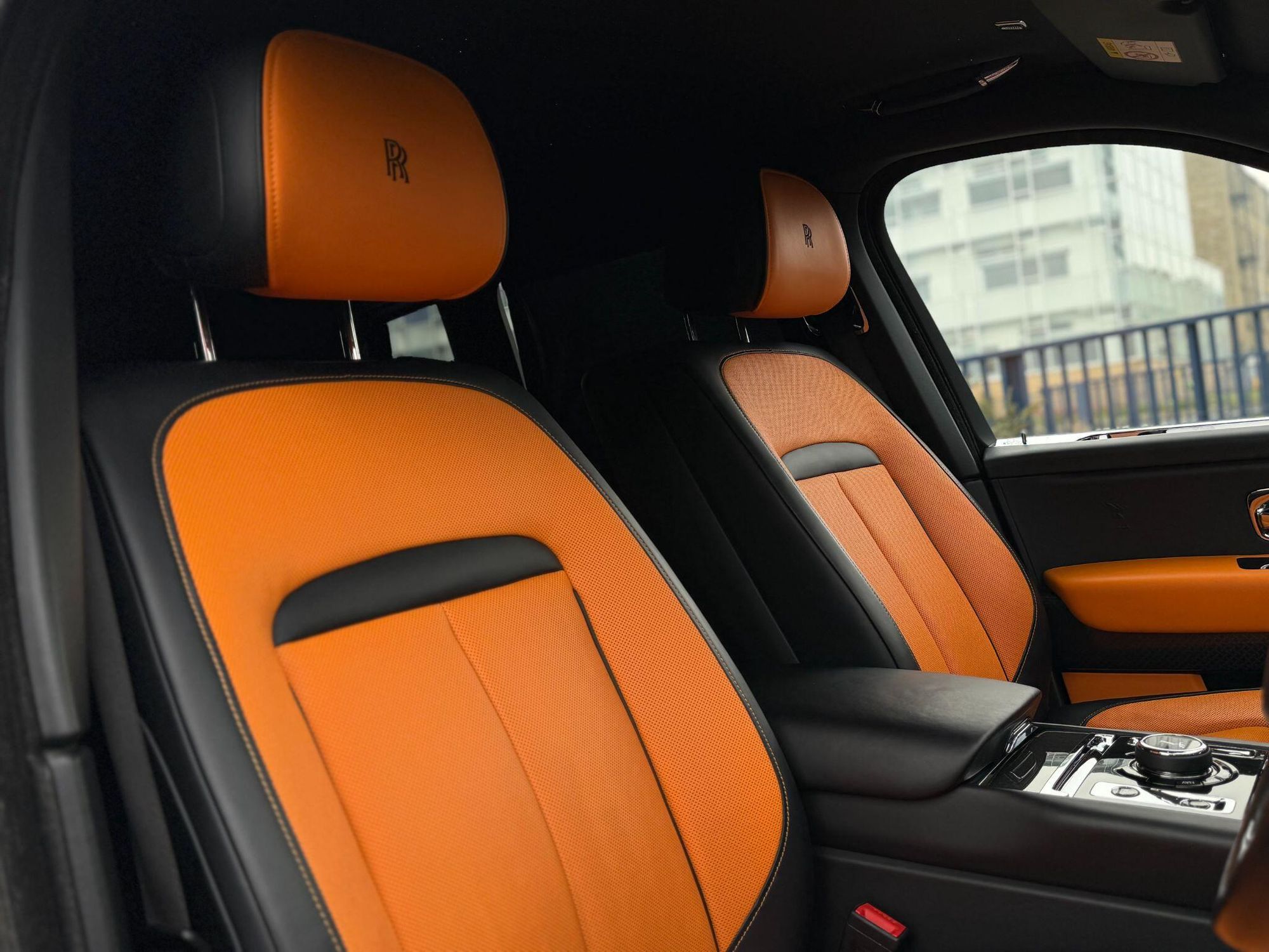 ROLLS-ROYCE CULLINAN ESTATE Black Badge 5dr Auto for sale UK - Slide 3