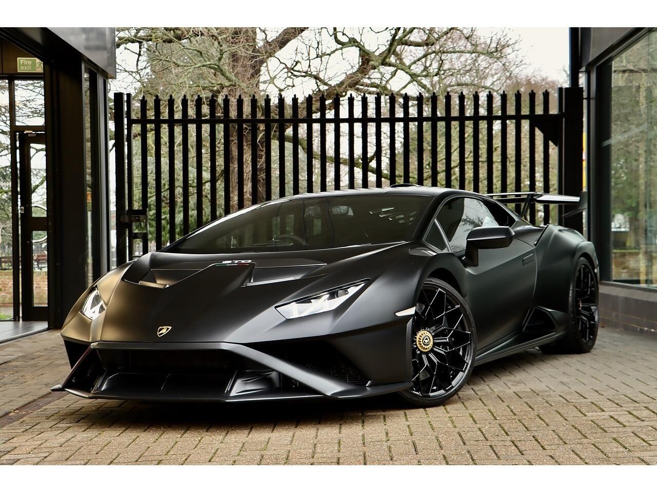 LAMBORGHINI HURACAN EVO COUPE 5.2 V10 640 STO 2dr Auto for sale UK - Slide 2