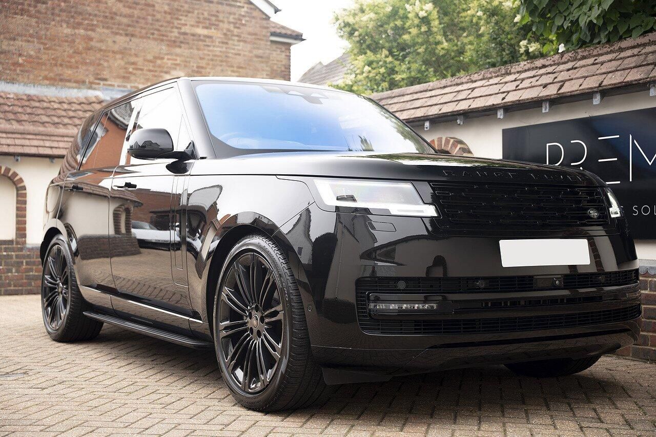 LAND ROVER RANGE ROVER DIESEL ESTATE 3.0 D350 Autobiography 4dr Auto for sale UK - Slide 7