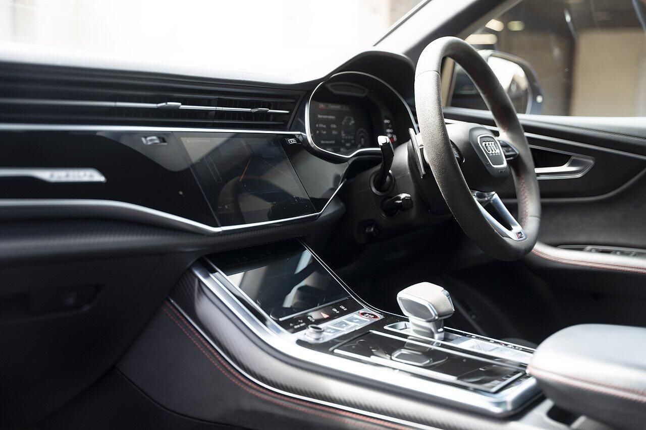 AUDI Q8 ESTATE SQ8 TFSI Quattro Vorsprung 5dr Tiptronic for sale UK - Slide 7