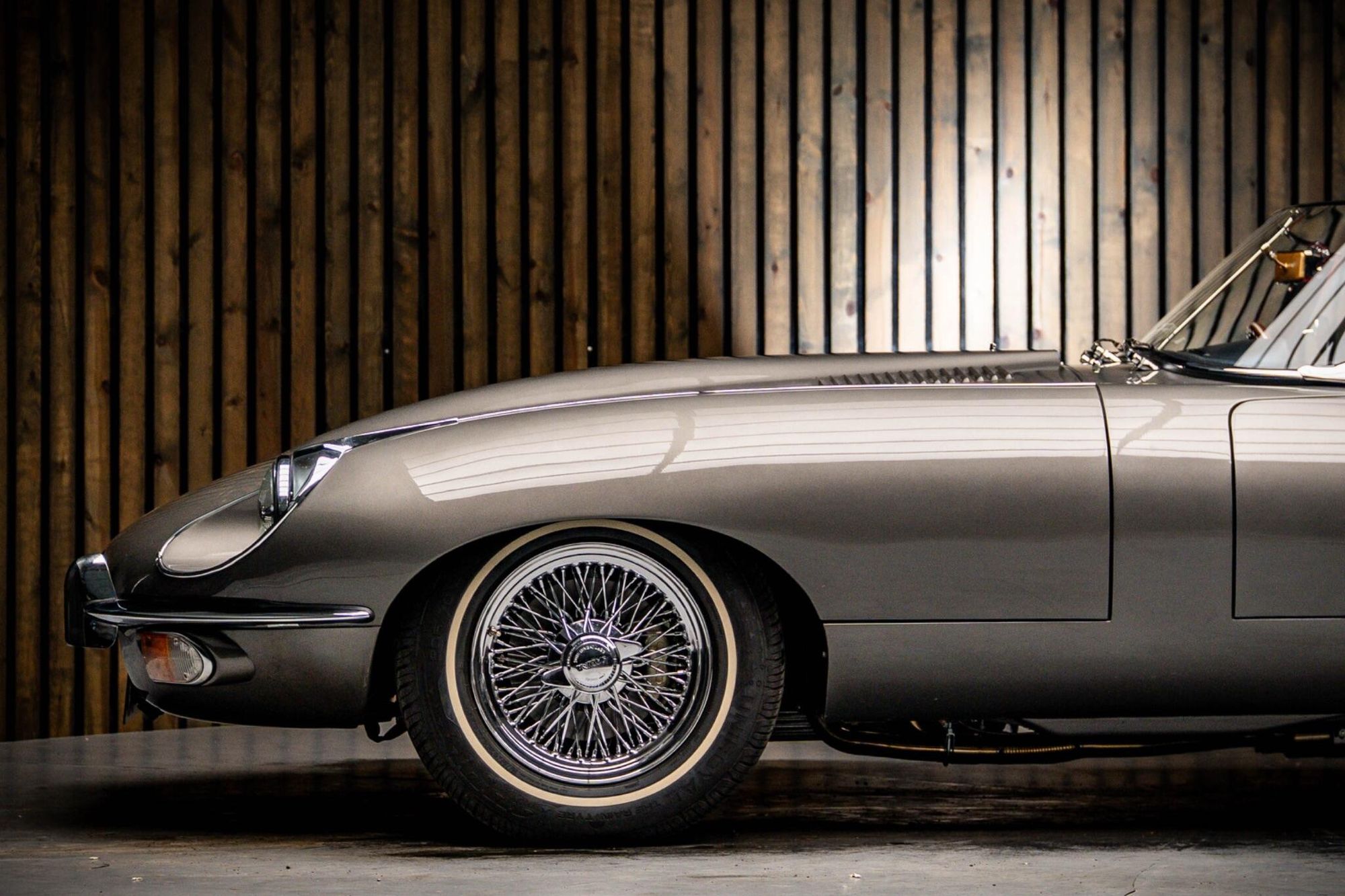 JAGUAR F-TYPE CONVERTIBLE 2.0 2dr Auto for sale UK - Slide 9