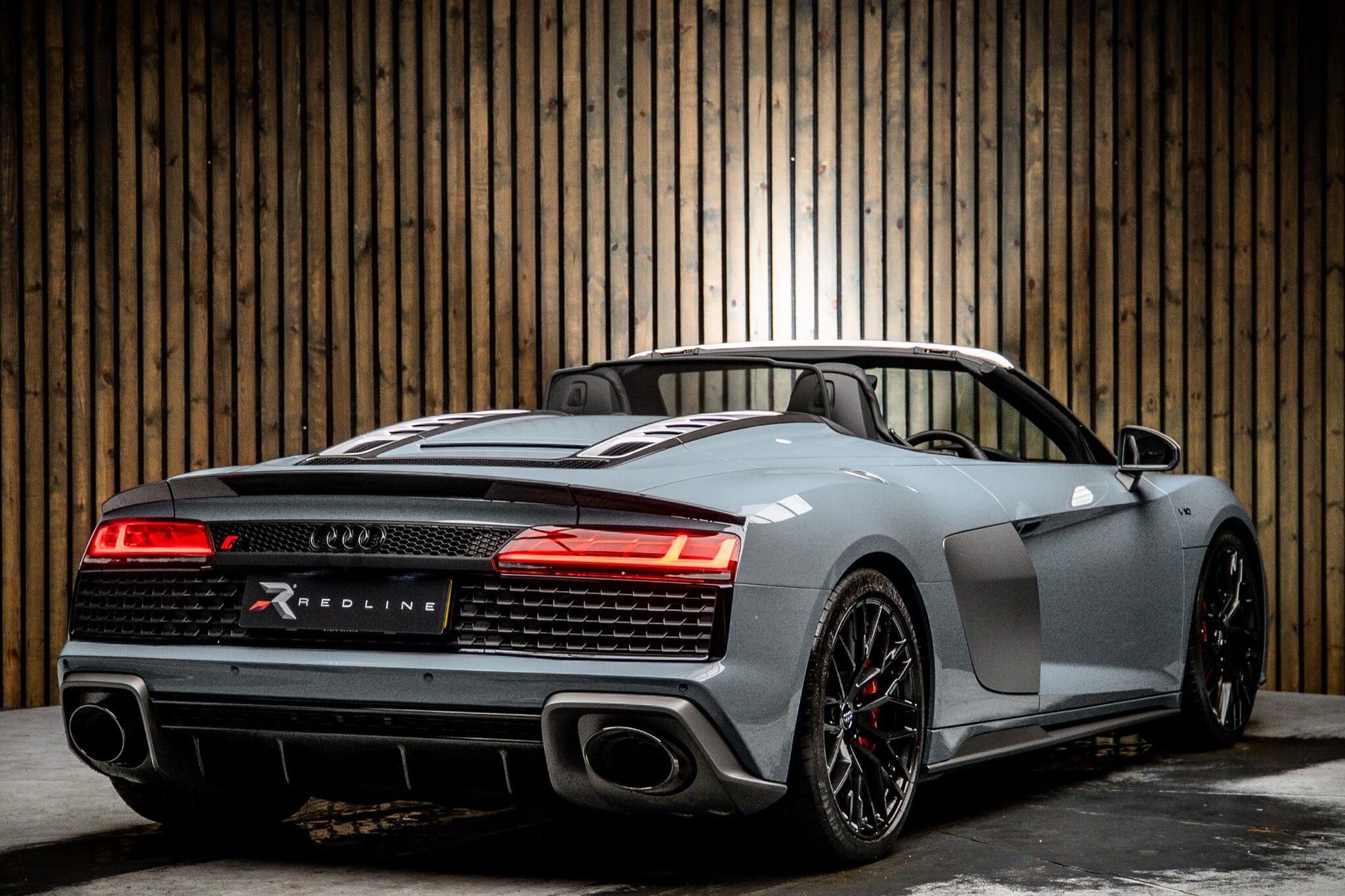 AUDI R8 SPYDER 5.2 FSI V10 Quattro Performance 2dr S Tronic for sale UK - Slide 4