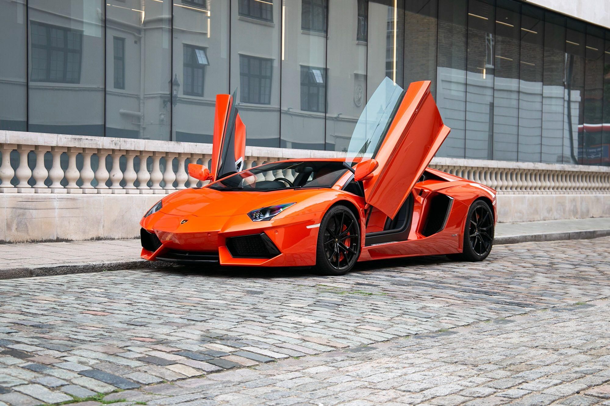 LAMBORGHINI AVENTADOR COUPE LP 700-4 2dr ISR for sale UK - Slide 4