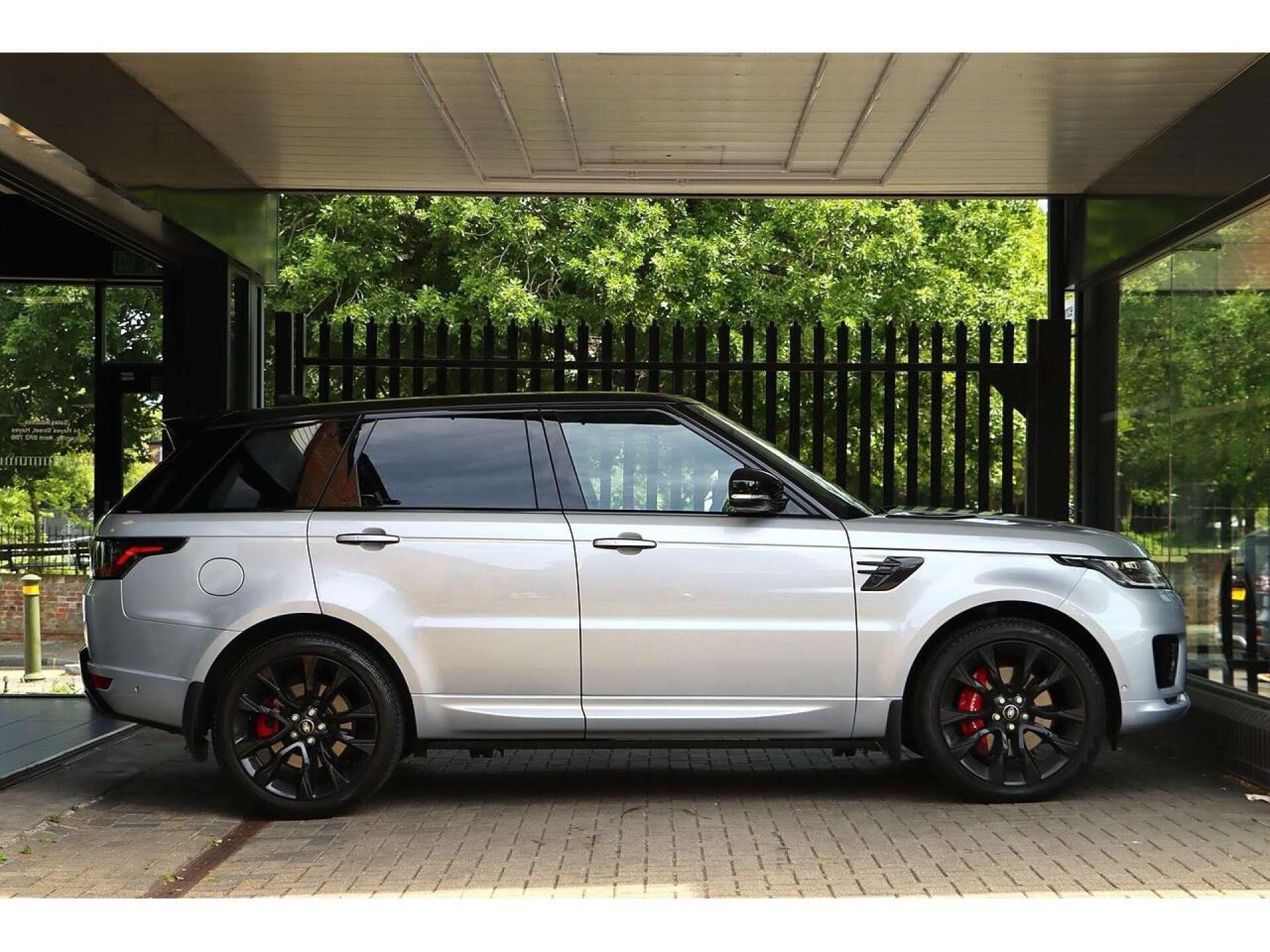 LAND ROVER RANGE ROVER SPORT ESTATE 3.0 P400 HST 5dr Auto for sale UK - Slide 4