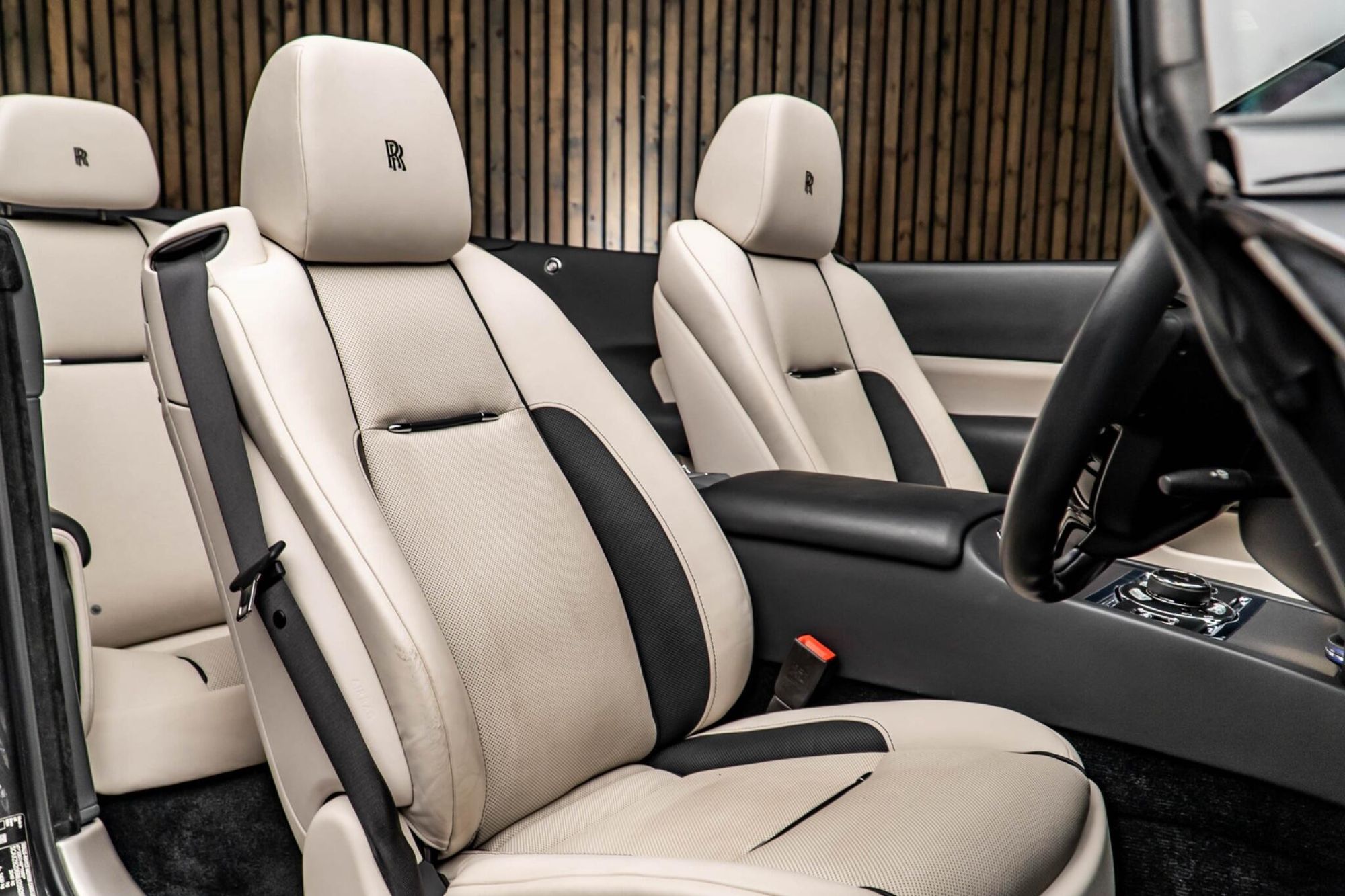 ROLLS-ROYCE DAWN CONVERTIBLE 2dr Auto for sale UK - Slide 2