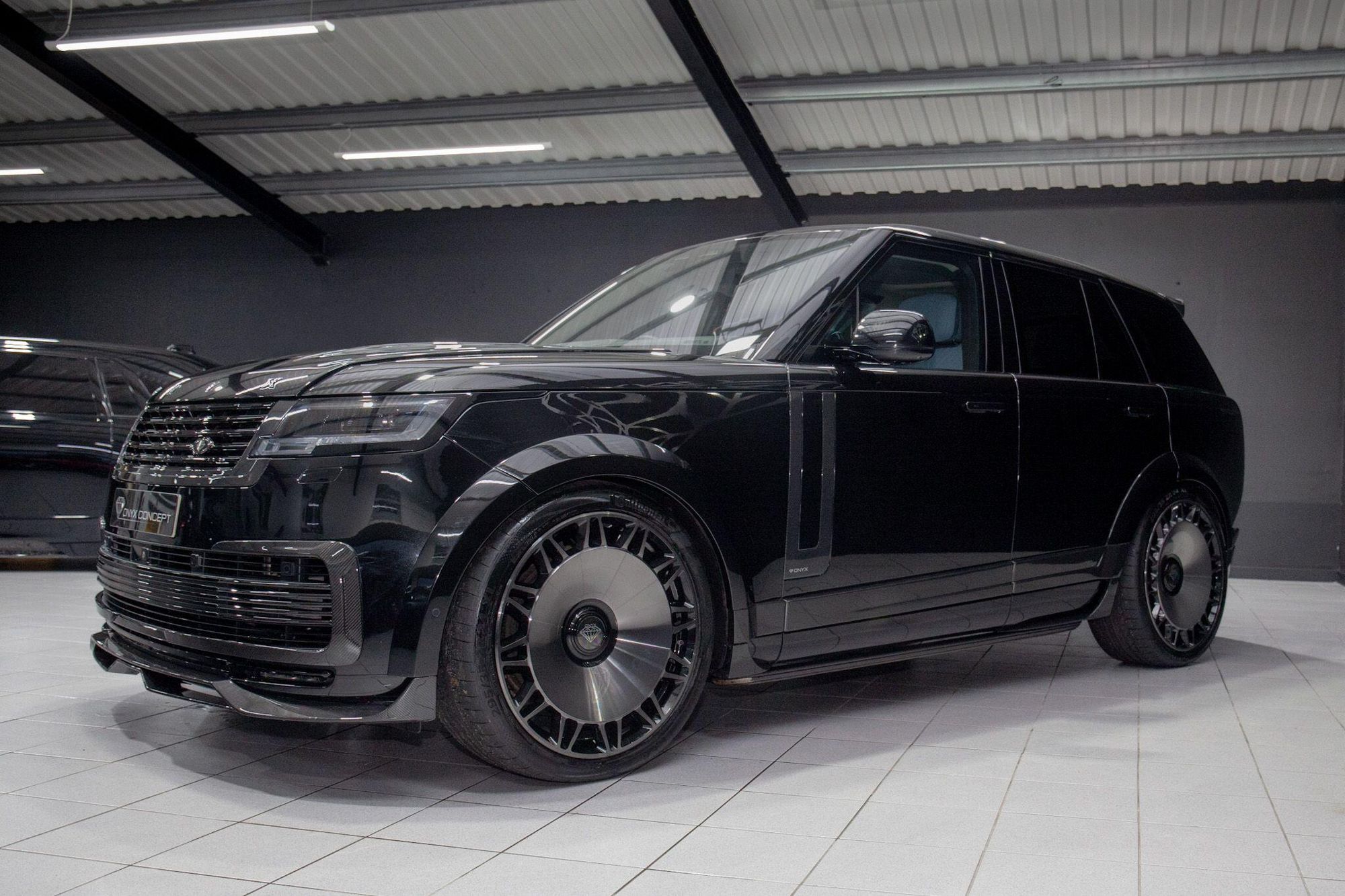 LAND ROVER RANGE ROVER ESTATE 4.4 P530 V8 Autobiography 4dr Auto for sale UK - Slide 3