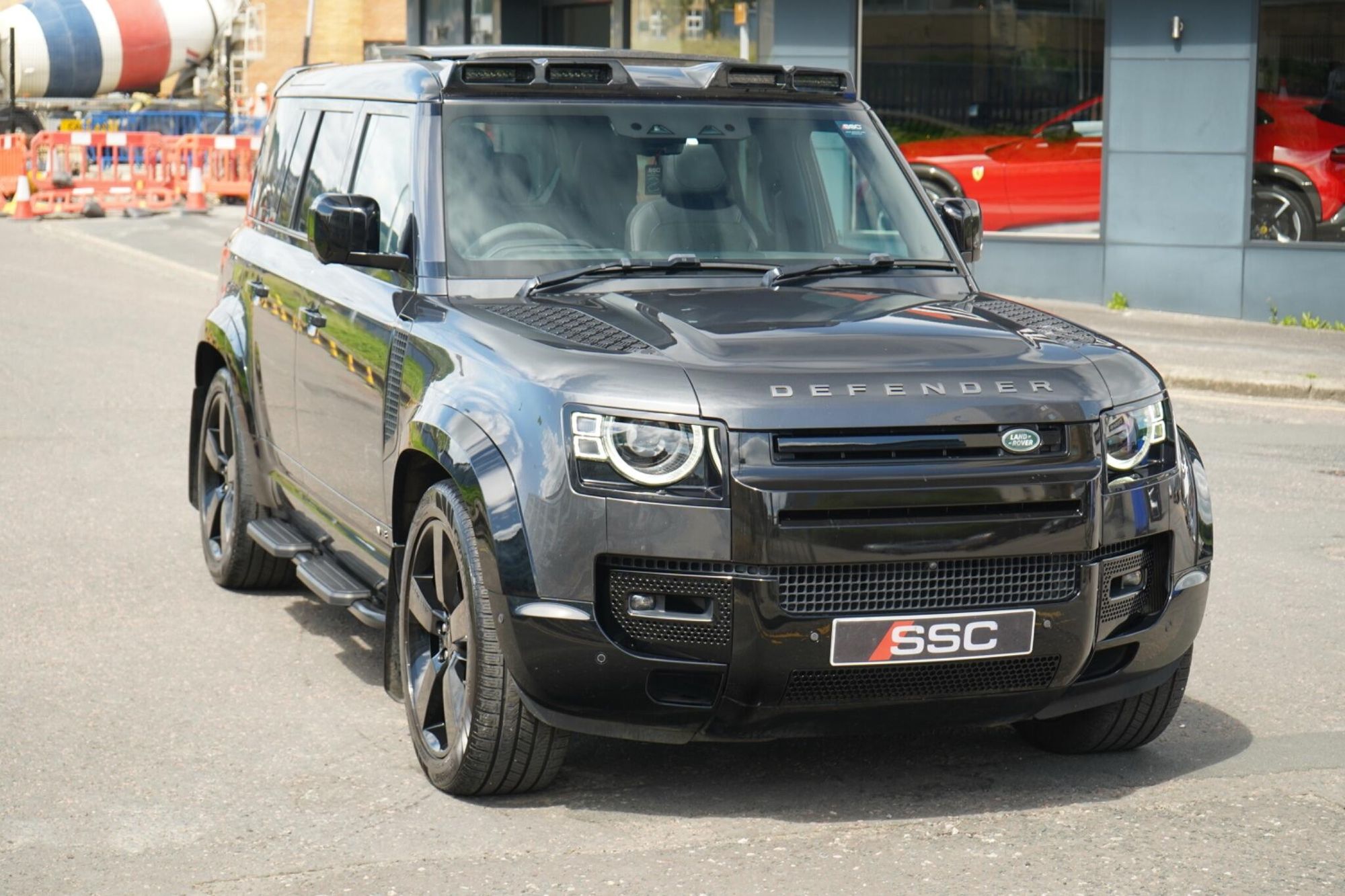 LAND ROVER DEFENDER ESTATE 5.0 P525 V8 110 5dr Auto for sale UK - Slide 5