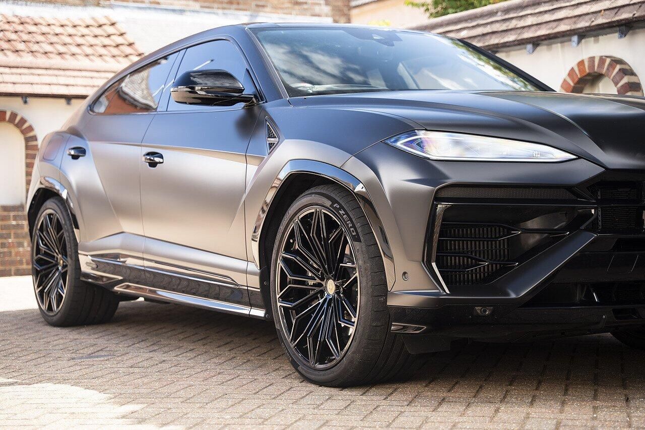 LAMBORGHINI URUS ESTATE 4.0T 25.9kWh Plug-in Hybrid FSI V8 5dr Auto for sale UK - Slide 7