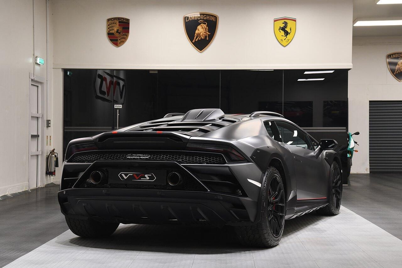 LAMBORGHINI HURACAN EVO COUPE 5.2 V10 610 Sterrato 2dr Auto AWD for sale UK - Slide 3