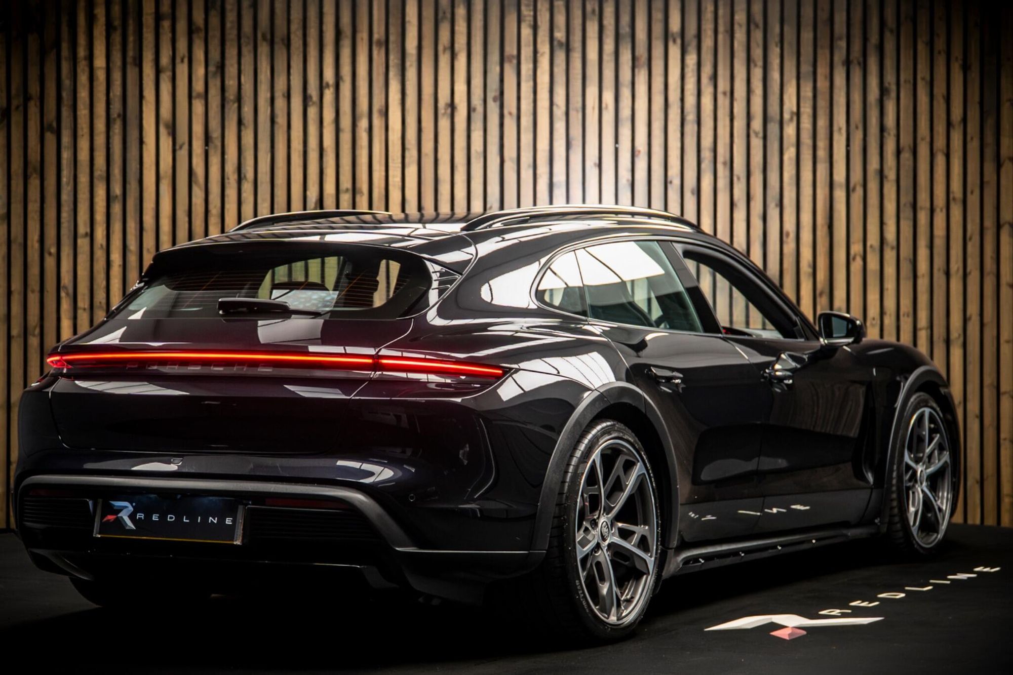 PORSCHE TAYCAN CROSS TURISMO 420kW 4S 93kWh 5dr Auto for sale UK - Slide 4