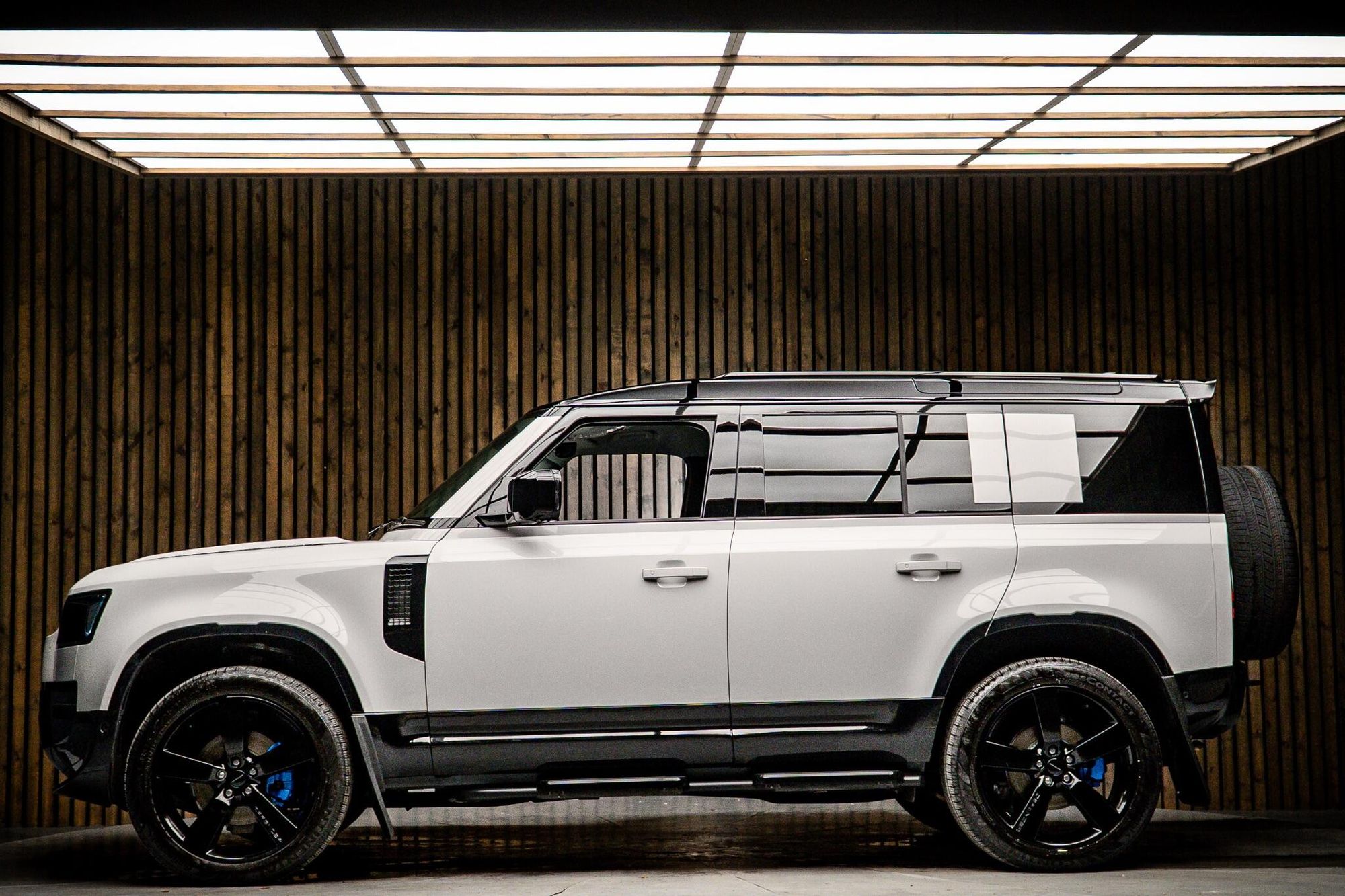 LAND ROVER DEFENDER DIESEL ESTATE 3.0 D250 X-Dynamic SE 110 5dr Auto for sale UK - Slide 7