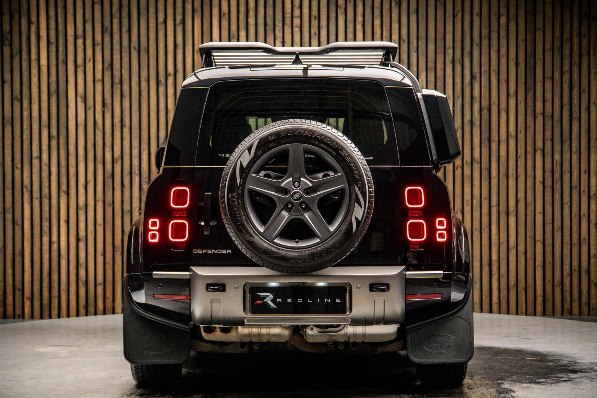 LAND ROVER DEFENDER DIESEL ESTATE 3.0 D350 X-Dynamic SE 110 5dr Auto for sale UK - Slide 6