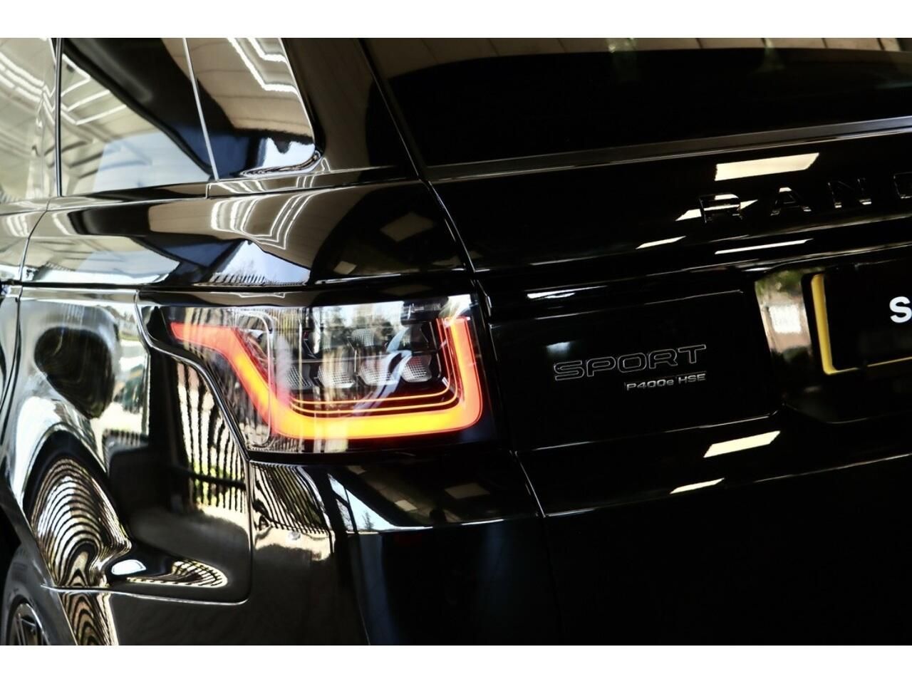 LAND ROVER RANGE ROVER SPORT ESTATE 2.0 P400e HSE Dynamic Black 5dr Auto for sale UK - Slide 7