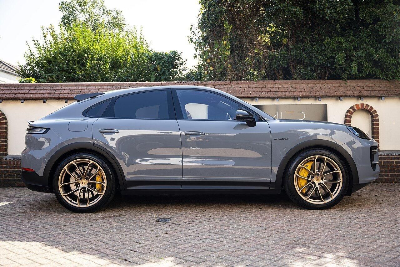 PORSCHE CAYENNE COUPE Turbo E-Hybrid 5dr Tiptronic S for sale UK - Slide 3