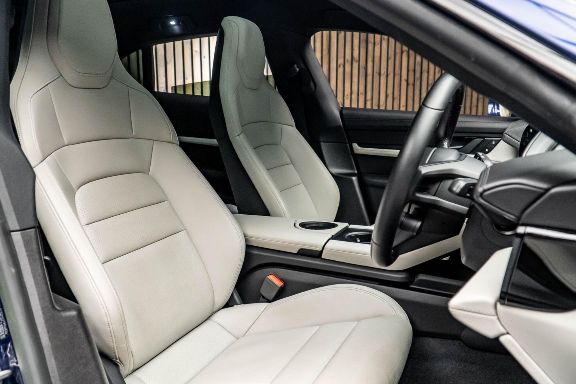 PORSCHE TAYCAN CROSS TURISMO 420kW 4S 93kWh 5dr Auto for sale UK - Slide 2