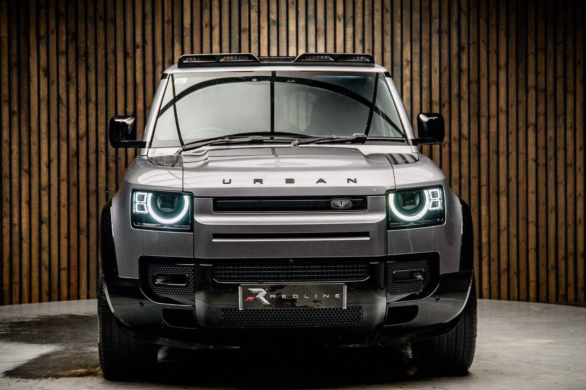 LAND ROVER DEFENDER ESTATE 2.0 P300 X-Dynamic SE 110 5dr Auto for sale UK - Slide 5